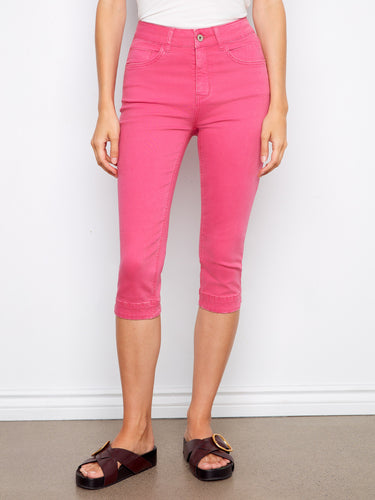 These knee-length pink capris offer a flattering silhouette with their slim fit and regular rise. Designed by Charlie B.
