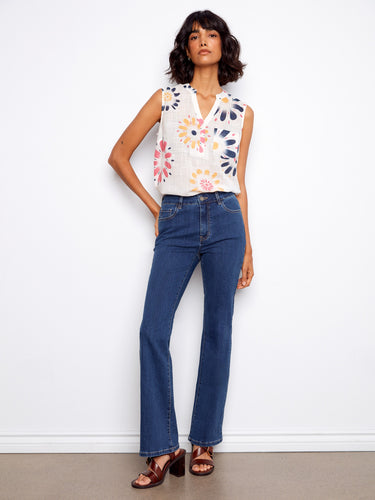 Chic sleeveless top with vibrant floral prints and a convenient chest pocket, ideal for summer days. Crafted by Charlie B.