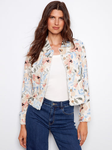 This floral jacket features a short length, perfect for a chic and modern look. It's ideal for pairing with jeans or skirts by Charlie B.