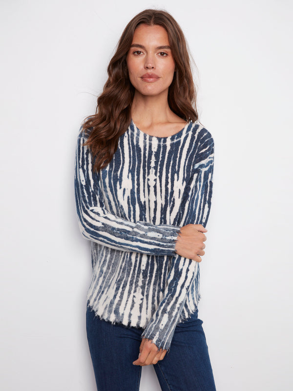 Reversible Printed Plush Sweater With Frayed Edges - Stream