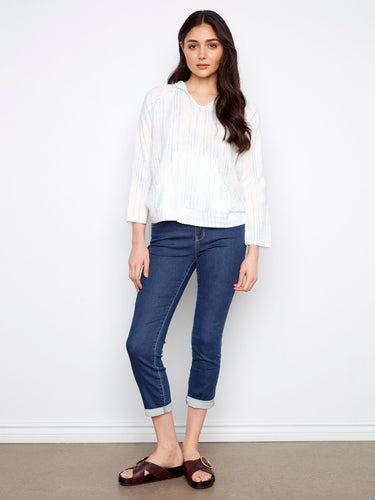Relaxed fit top with rolled-up sleeves and classic design elements, ensuring comfort all day long. 100% cotton fabric by Charlie B.