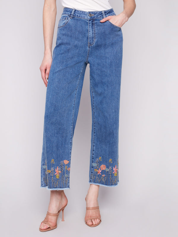 Jean à jambe large avec ourlet brodé de fleurs - Bleu moyen