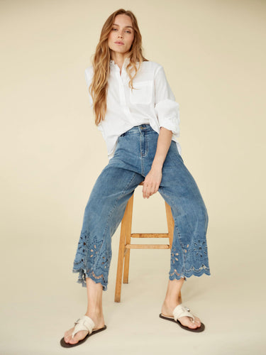 These stylish jeans include five pockets and a regular rise, perfect for everyday wear with an elegant touch. By Charlie B.