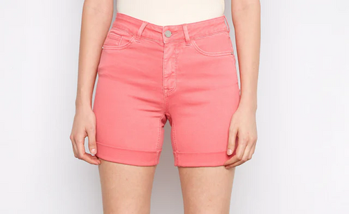 How to Style Shorts for Women: A Warm-Weather Guide