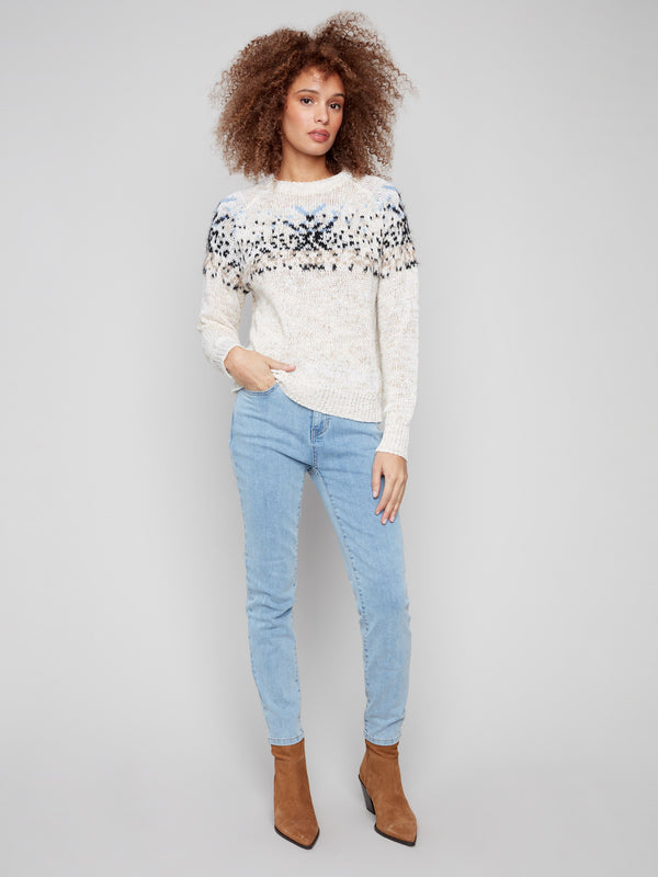 Chic ecru sweater with raglan sleeves for a relaxed fit and stylish look by Charlie B.