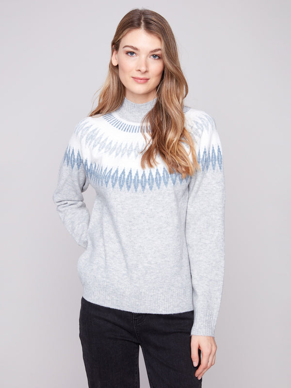 Light grey sweater featuring long raglan sleeves and a relaxed fit, complemented by the jacquard pattern by Charlie B.