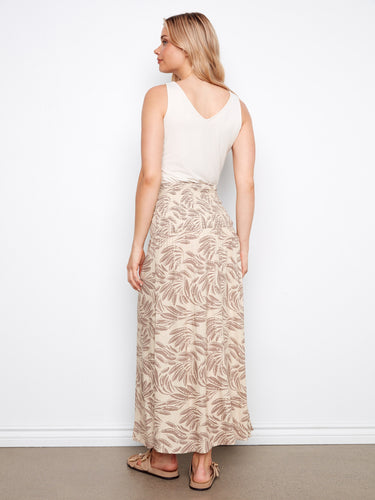 With its removable straps, this item offers both functionality and fashion-forward design choices. By Charlie B.