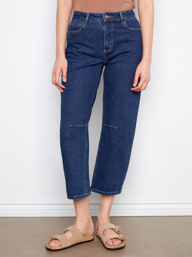 These jeans boast a trendy cropped length, ideal for pairing with sandals or sneakers. A versatile piece by Charlie B.