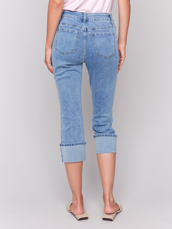 Five-pocket design in light blue cropped jeans by Charlie B.