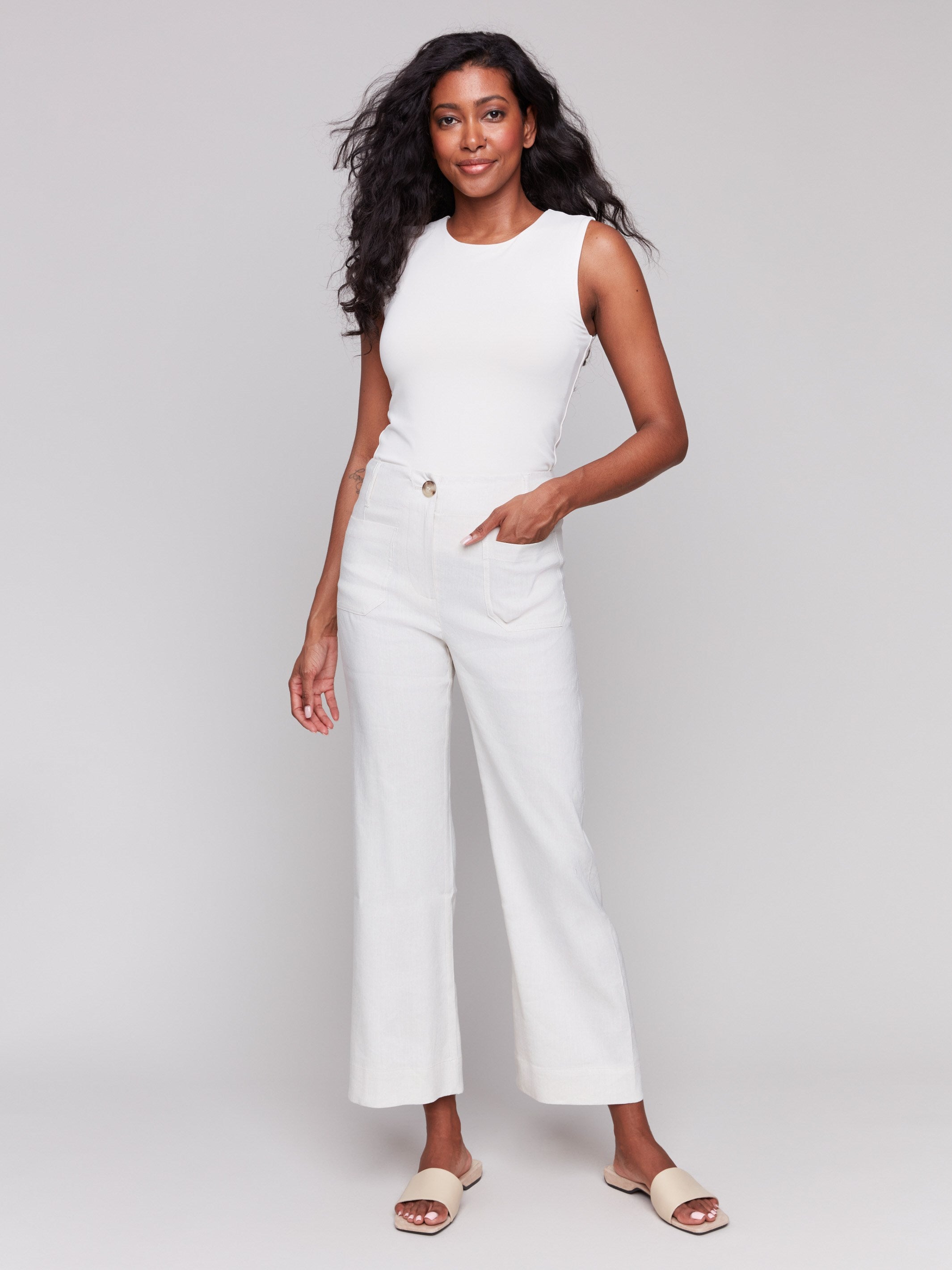 Natural cropped pants with a button closure by Charlie B.