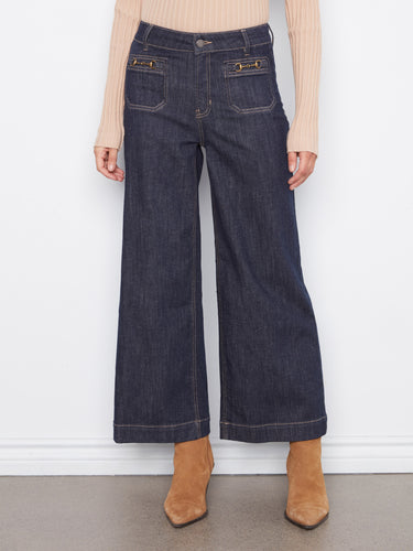 Stylish cropped jeans with regular rise and elegant patch pockets, perfect for any casual outing by Charlie B.
