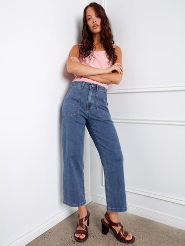 Crafted with regular rise and utility style pockets, these jeans offer both fashion and function in one pair by Charlie B.