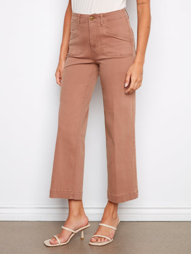 Trendy cropped pants with unique rectangular patch pockets, ideal for enhancing your everyday style effortlessly. By Charlie B.