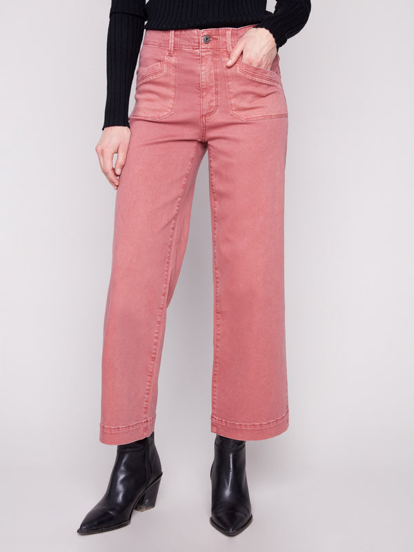 These cropped twill pants showcase rectangular front patch pockets, adding a trendy touch by Charlie B.