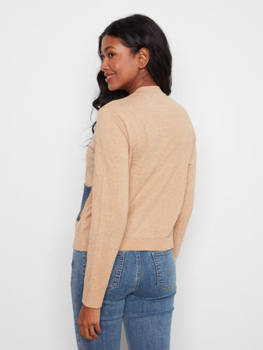 Classic beige cardigan made of 100% cotton, ideal for comfort and style. Features subtle details that stand out by Charlie B.