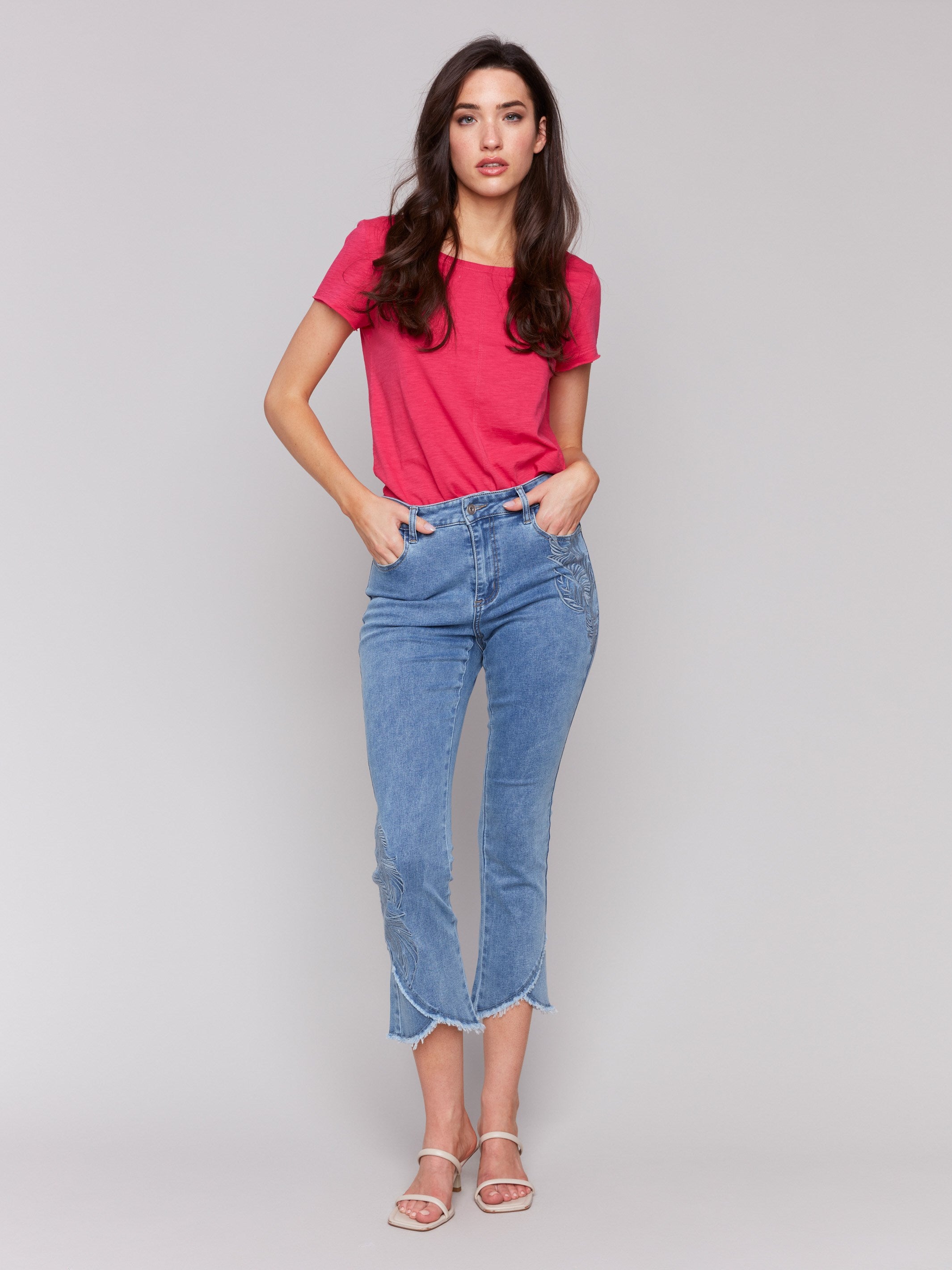 Light blue jeans with a cropped length and five-pocket design by Charlie B.