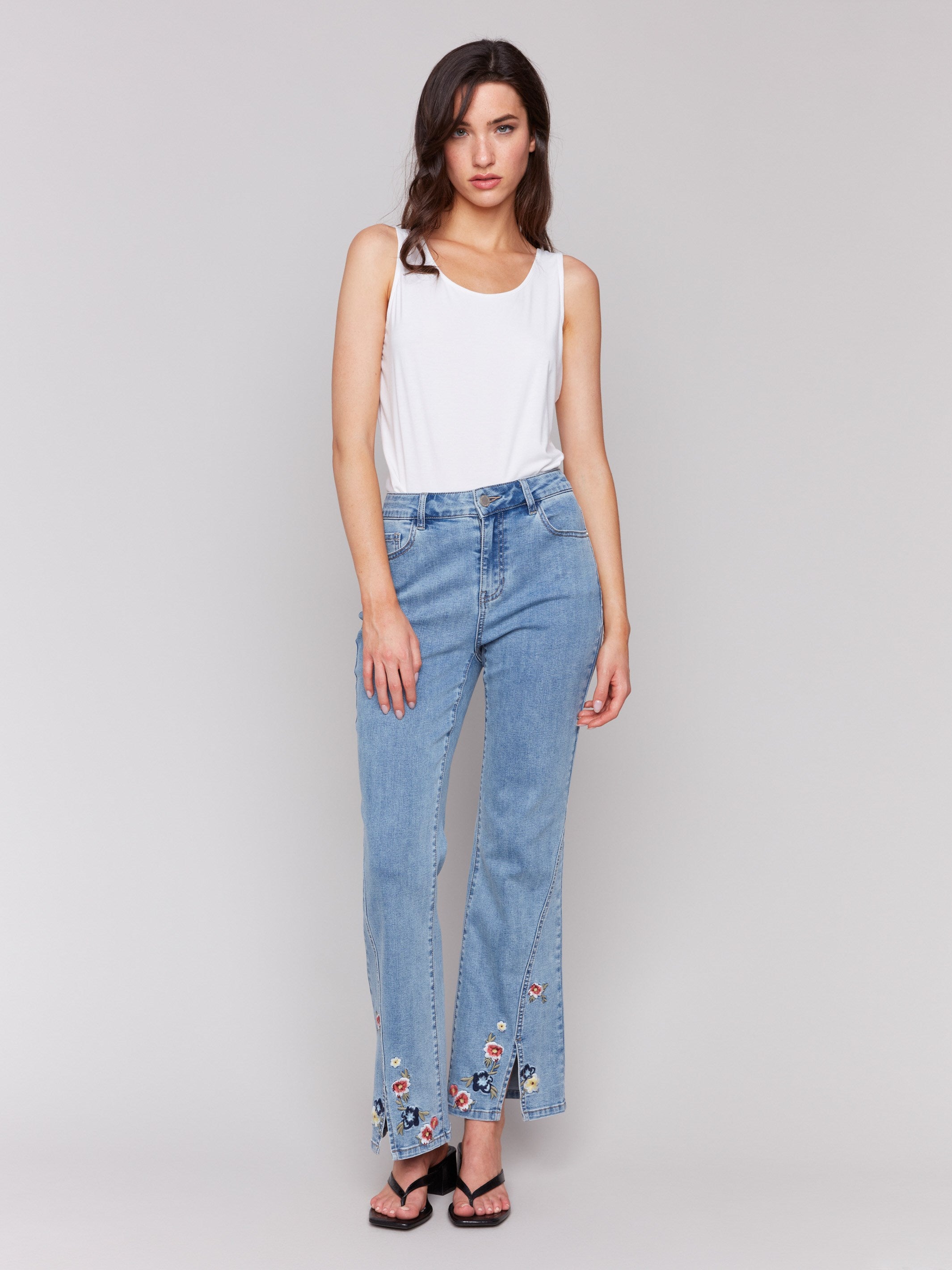Light blue jeans with a regular rise waist by Charlie B.