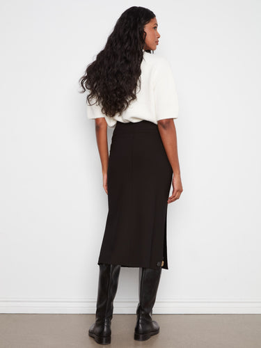 With its regular rise, this black midi skirt ensures a comfortable fit all day long. By Charlie B.