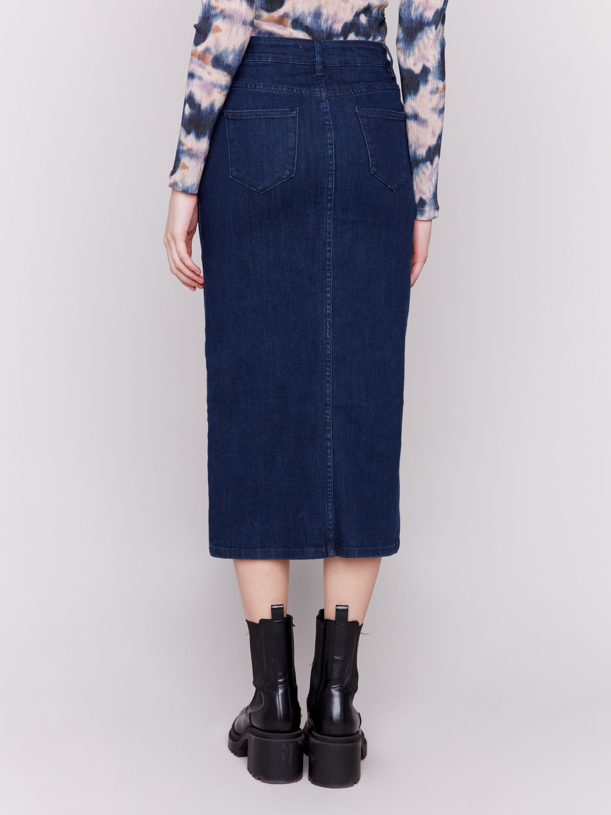 Blue denim skirt yarn deals