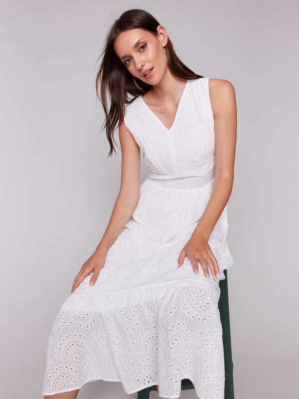 Elegant white dress with an elastic waistband by Charlie B.