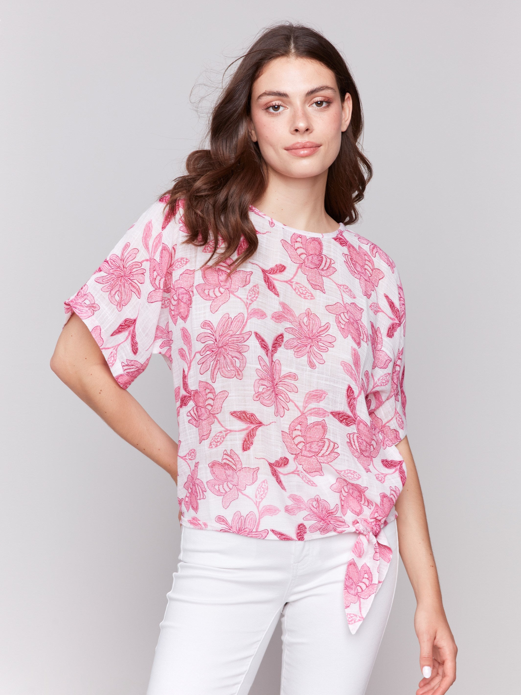 Blouse with a crew neck and floral pattern by Charlie B.