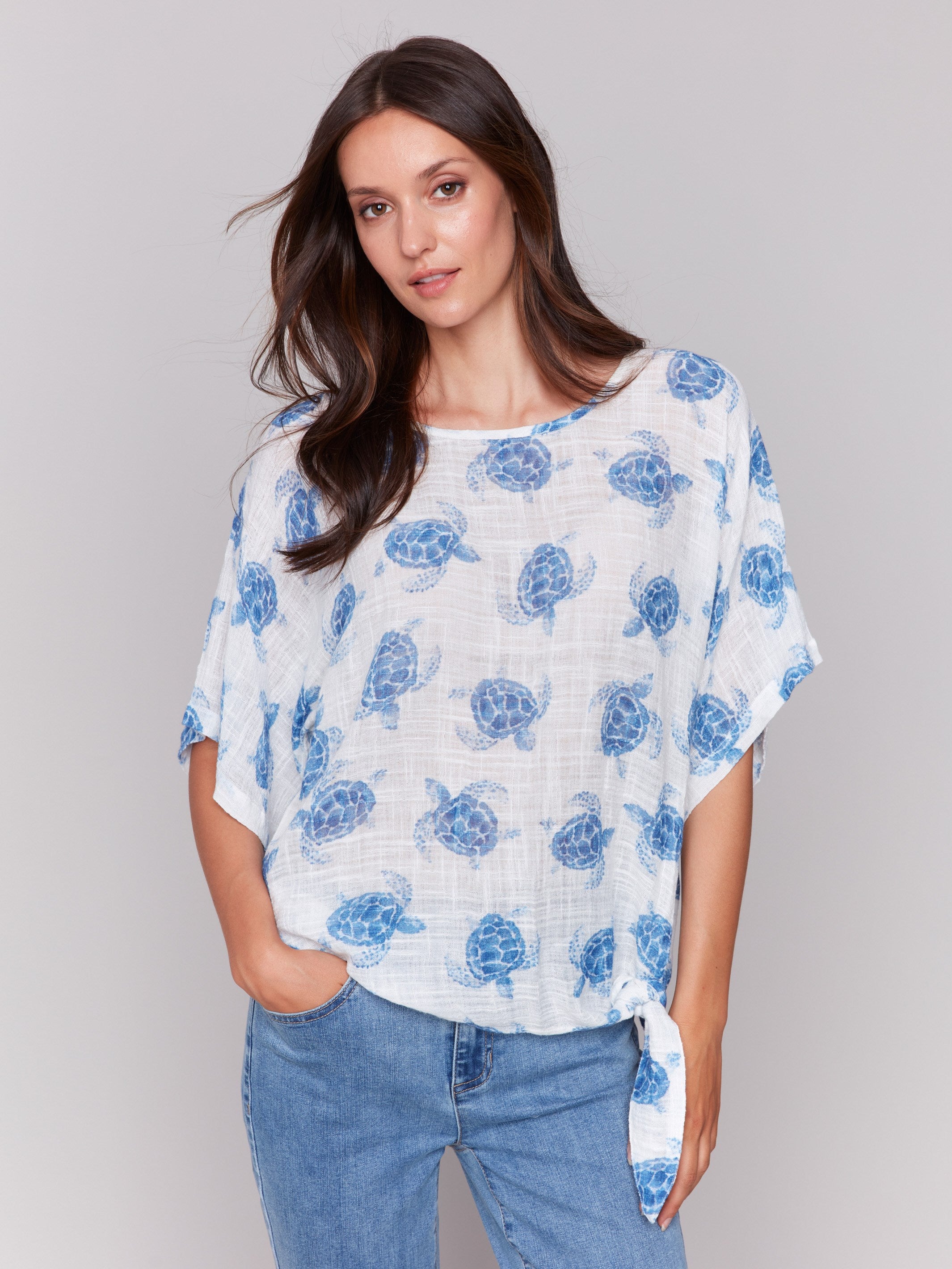 Blouse with a crew neck and turtle pattern by Charlie B.
