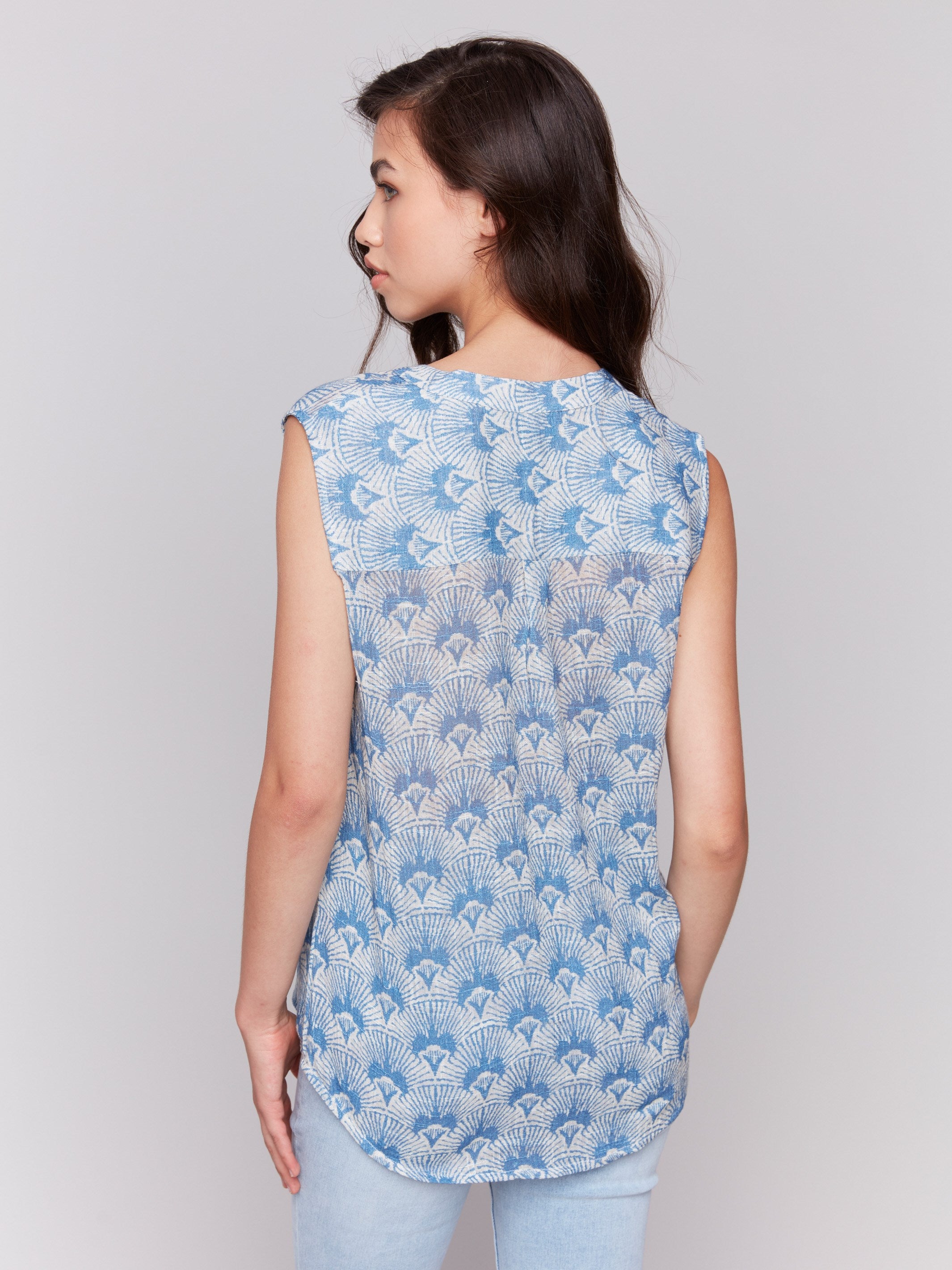 Sleeveless design with high-low hem and chest pocket in an abstract pattern by Charlie B.