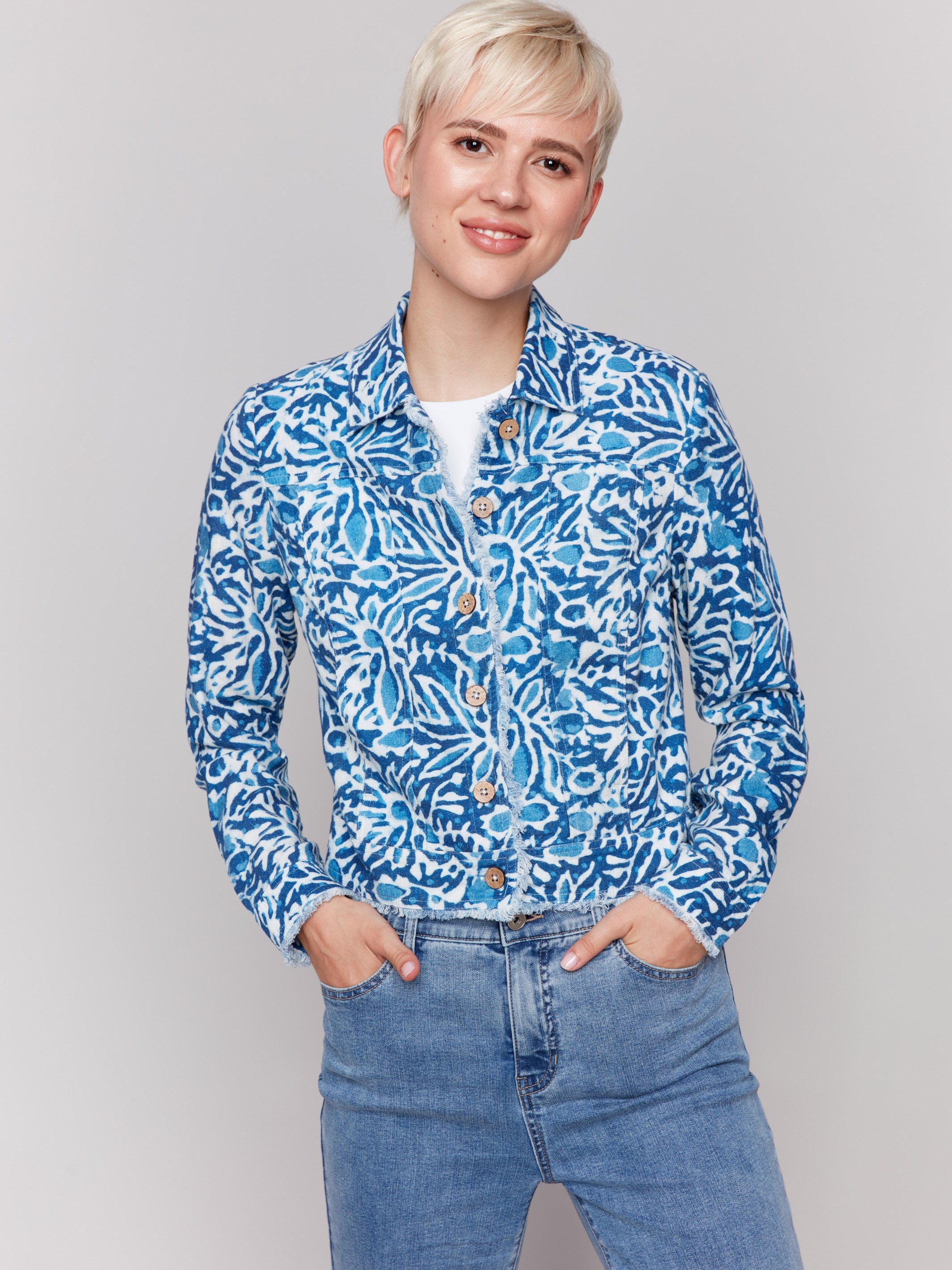 Linen blend jacket with a shirt collar and abstract pattern by Charlie B.
