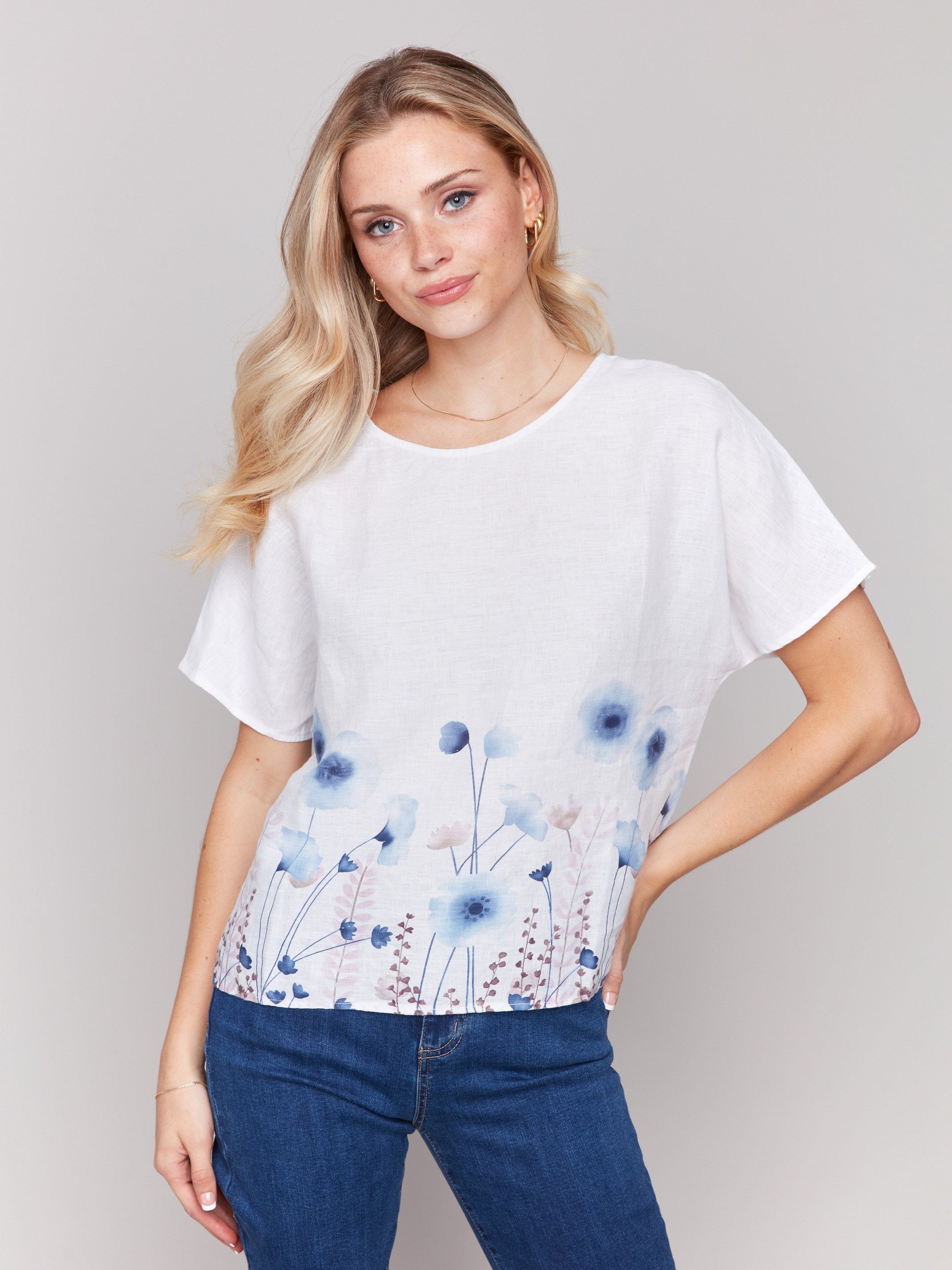 Linen top with a crew neckline and floral print by Charlie B.