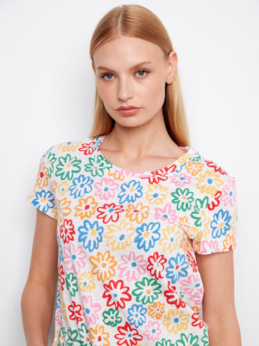 Enjoy the softness of this 100% cotton t-shirt, adorned with vibrant flowers and a relaxed fit by Charlie B.