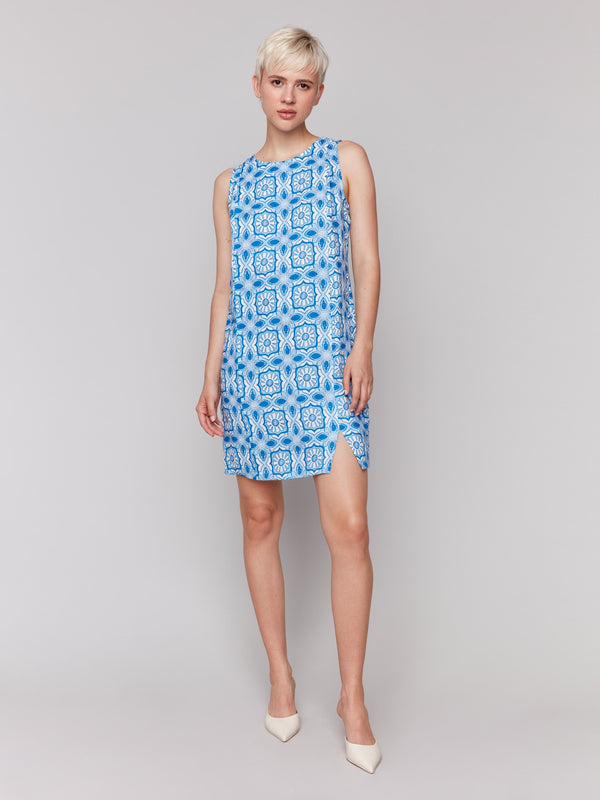 Linen blend dress with a crew neck and blue geometric print, ideal for warm days by Charlie B.