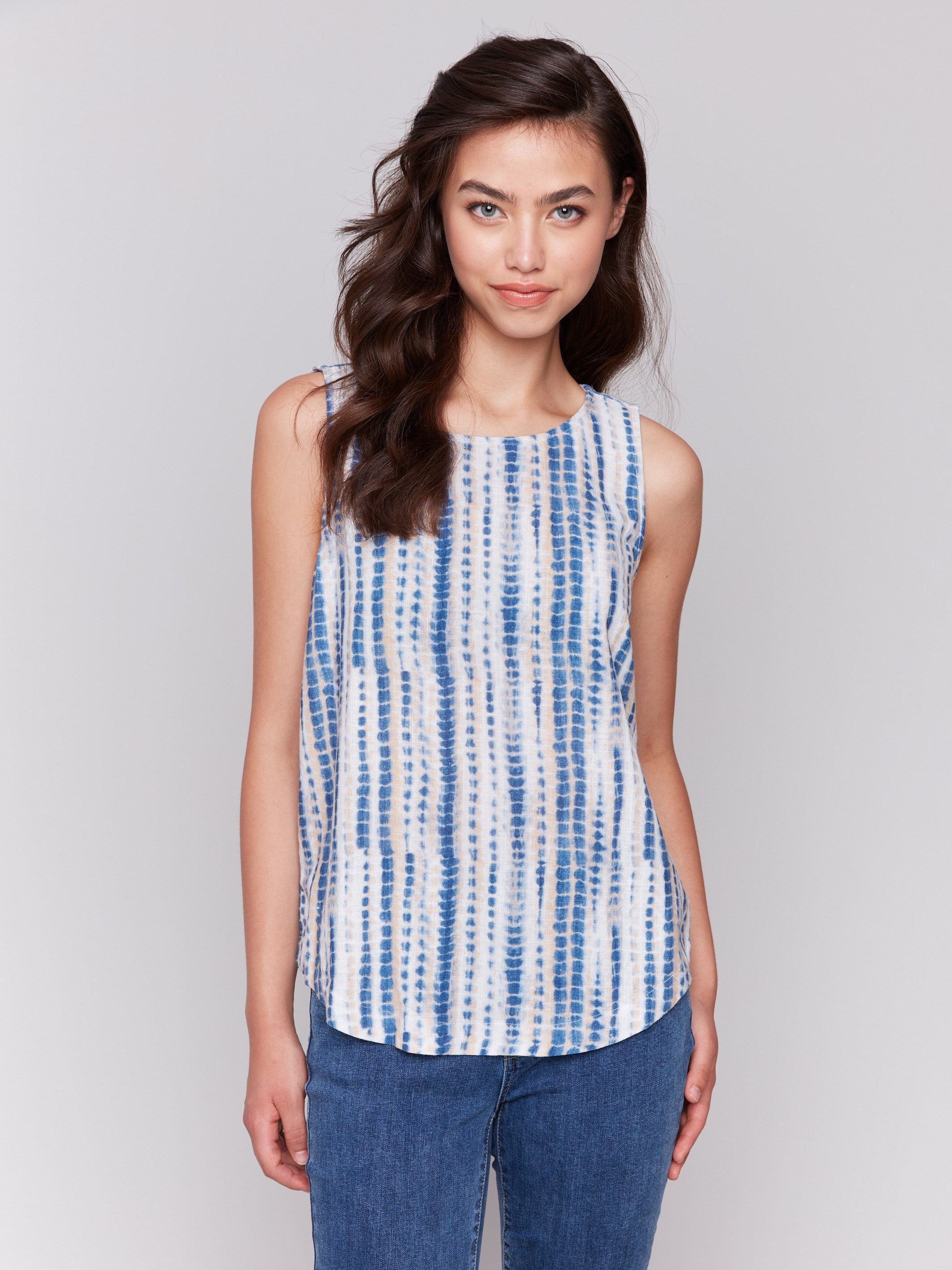 Top with a rounded hem and beach-inspired print by Charlie B.