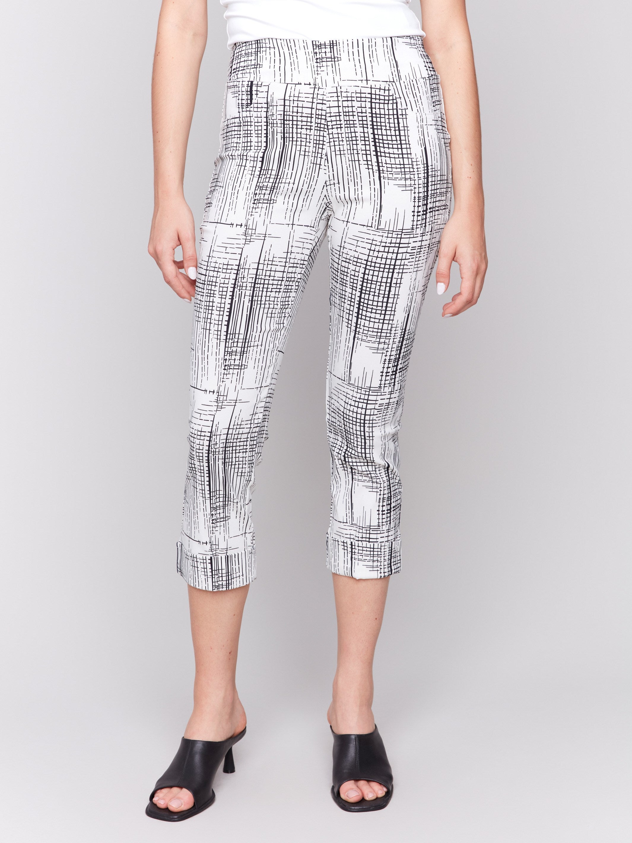 Pepper check-patterned capri pants in cropped length by Charlie B.
