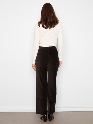 Designed with a regular rise, these pants ensure a flattering fit around the waist. By Charlie B.