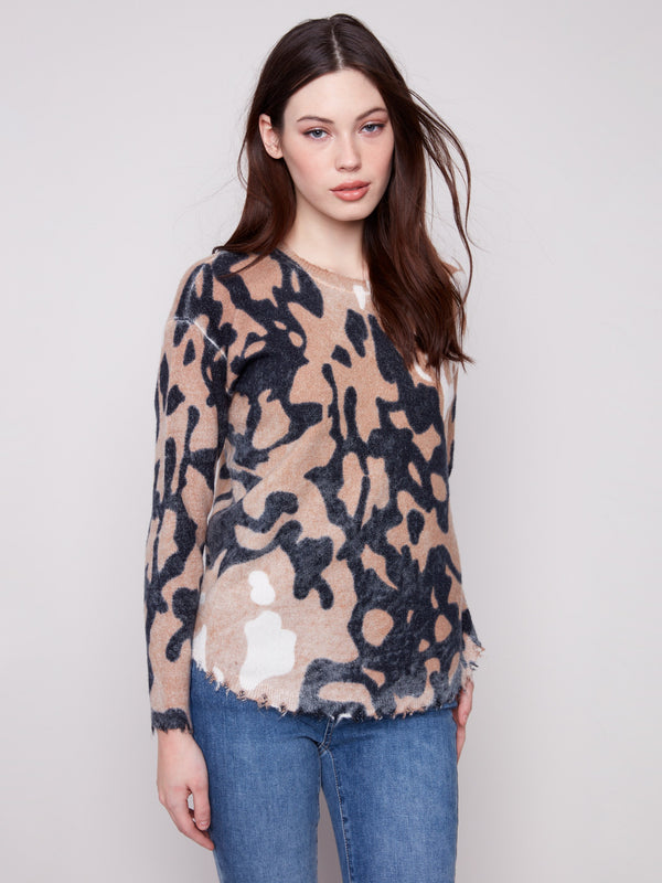 Reversible Printed Plush Sweater With Frayed Edges - Spots
