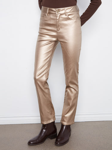 Elegant ankle-length pants in shimmering gold, featuring a five-pocket design for practicality and style by Charlie B.