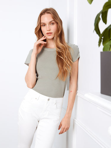 Stylish white twill pants designed with comfort in mind, thanks to the flexible stretch material by Charlie B.