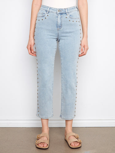 Embrace the chic cropped length of these jeans, ideal for showcasing your favorite footwear. A must-have addition by Charlie B.