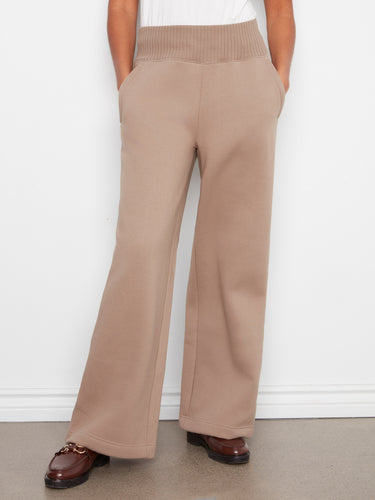 Full-length pants designed for versatility and elegance in any setting. Experience quality with Charlie B.