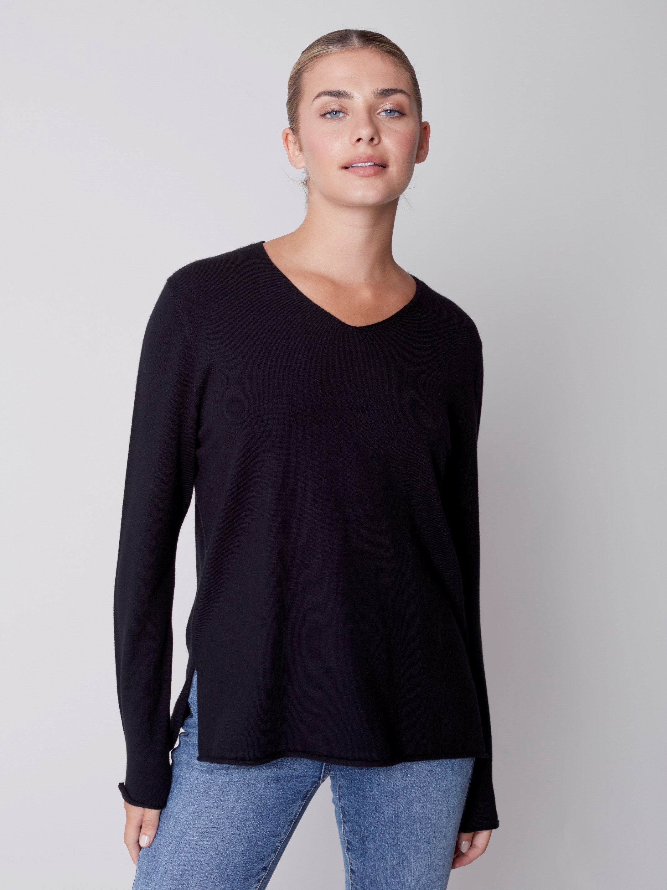Basic V-Neck Sweater - Black
