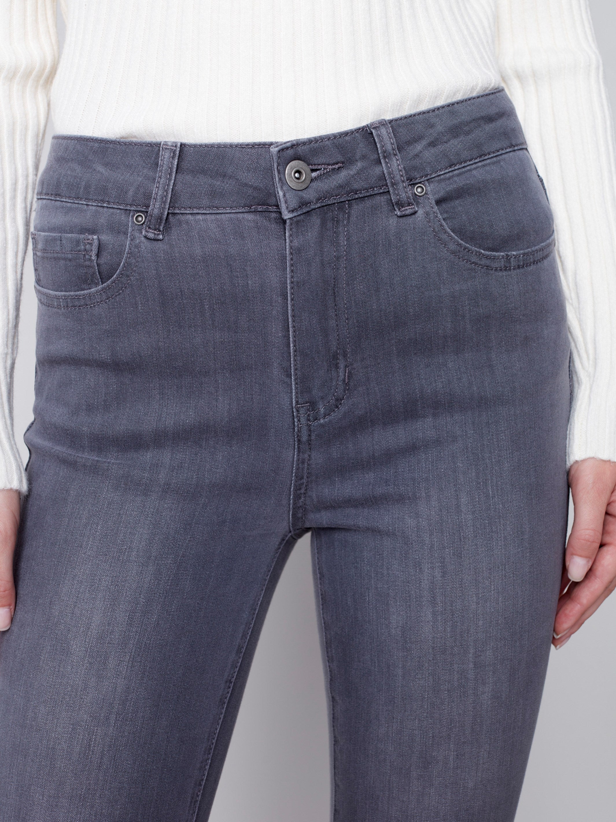 Jeans coupe semi-évasée avec ourlet asymétrique effrangé - Gris Moyen