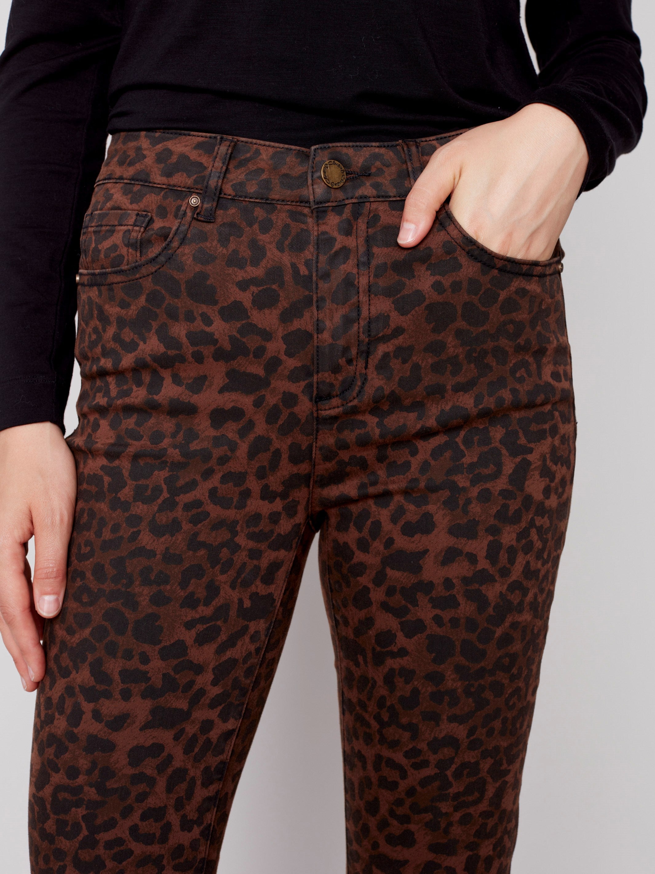 Pantalons en sergé imprimé extensible coupe semi-évasée - Guépard